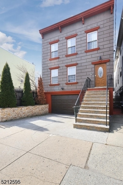 Building Photo - 131 Armstrong Ave