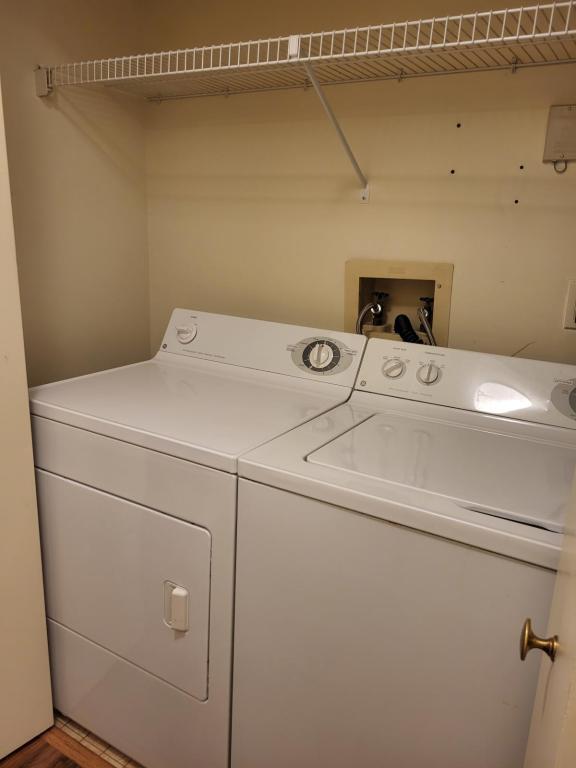 Foto del edificio - 7643 Montgomery Rd, Unit 5