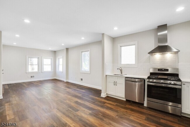 Building Photo - 77 Mill St