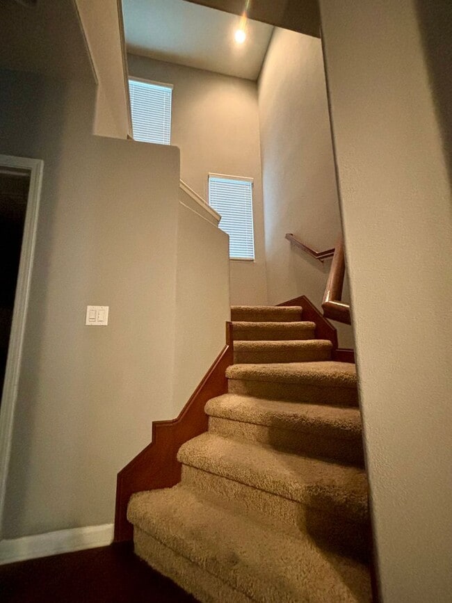Building Photo - Beautiful Natomas 3/2.5 Home (Please Read Entire Marketing Ad for Viewings)