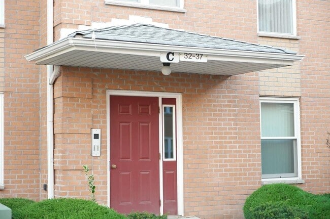 Building Photo - 32 Riverview Ct