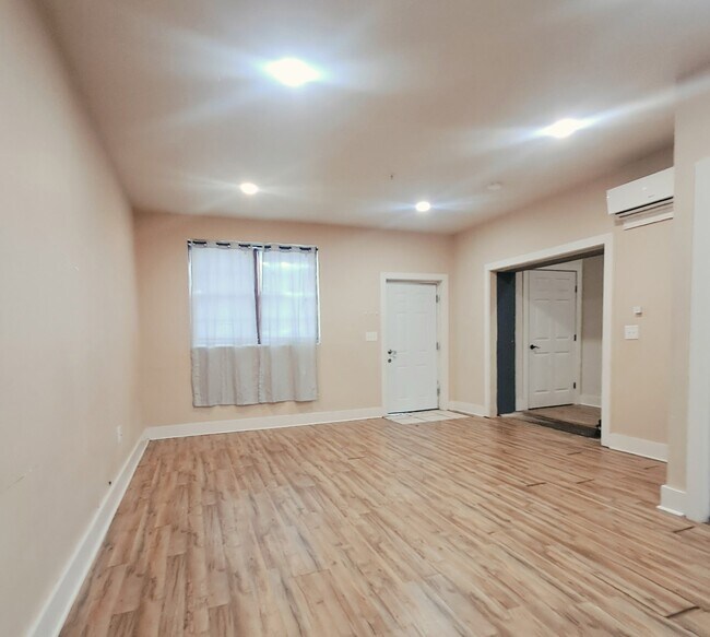 Foto del edificio - 632 Roanoke Ave