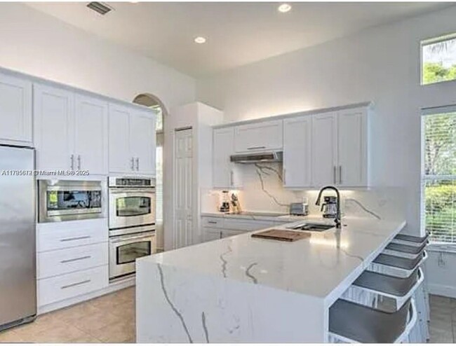 Building Photo - 5342 SW 173rd Ave