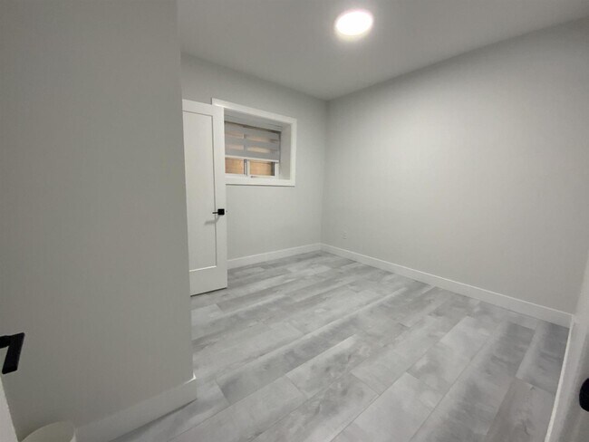 Photo du bâtiment - Suite-167xx 16A STREET