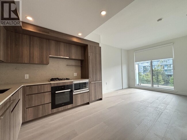 Building Photo - 5212-5212 Cambie St.