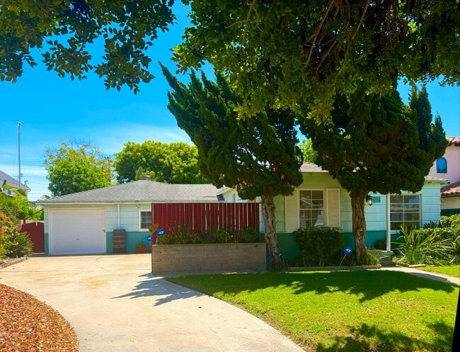 Building Photo - Welcome to Pacific Beach Coastal Living – 3BR/2BA Home