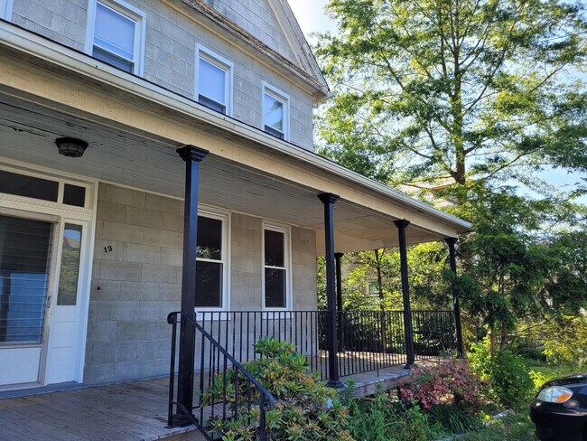 Building Photo - 13 E Overlea Ave