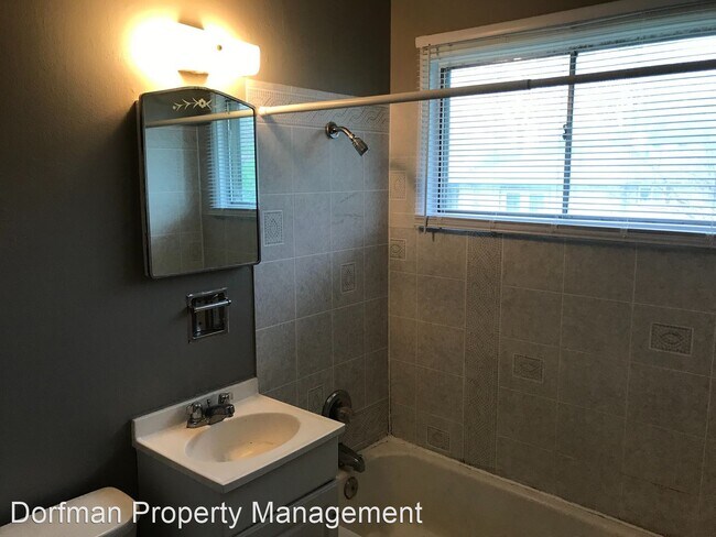 Building Photo - 3 br, 1.5 bath House - 4820 KATHERINE DR