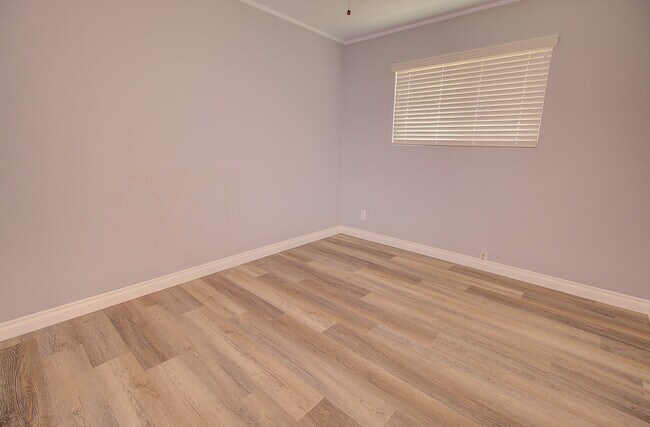 Building Photo - 334 W Harding Ave