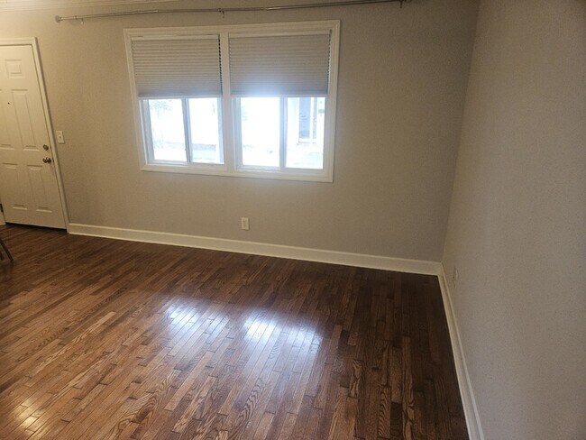 Foto del edificio - 802 E Main St