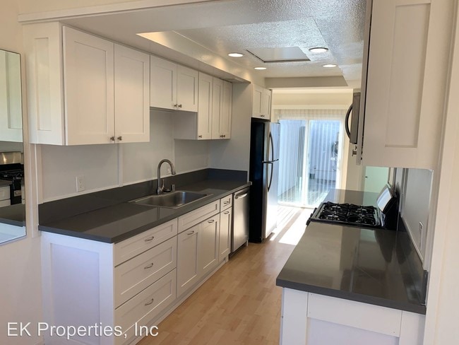 Building Photo - 2 br, 2.5 bath House - 2401 La Costa Ave #C