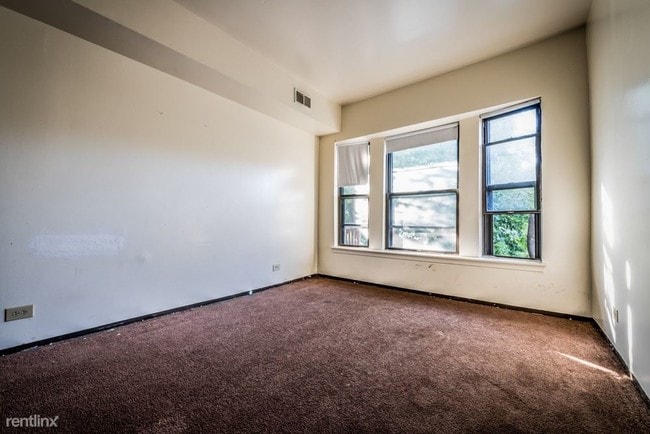 Building Photo - 5032 S Saint Lawrence Ave