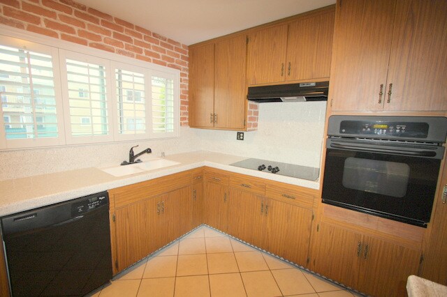 Building Photo - 645 Westmount Dr