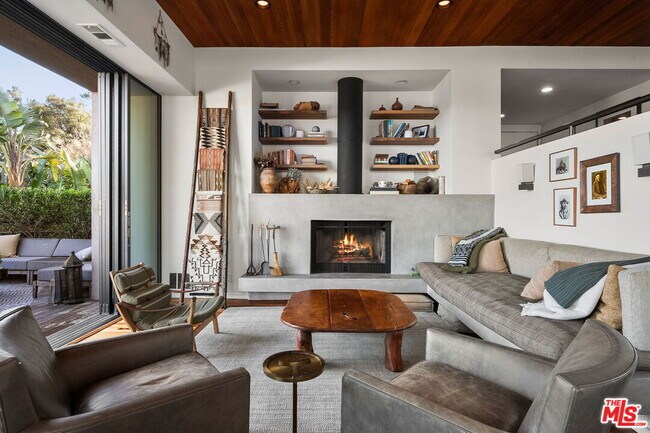 Foto del edificio - 1026 N Tigertail Rd