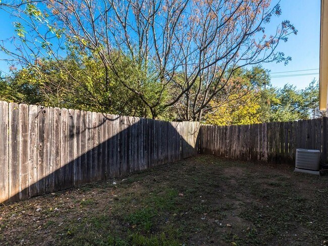 Building Photo - 9101 Japonica Ct
