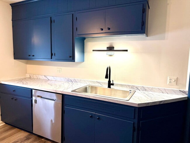 Building Photo - 33 Grandview Dr