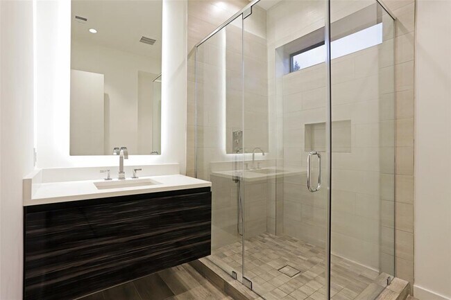 Foto del edificio - 815 W 24th St