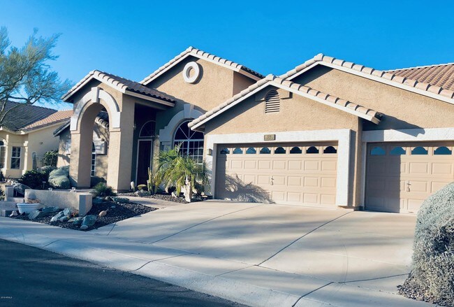 Building Photo - 1540 E Nighthawk Way
