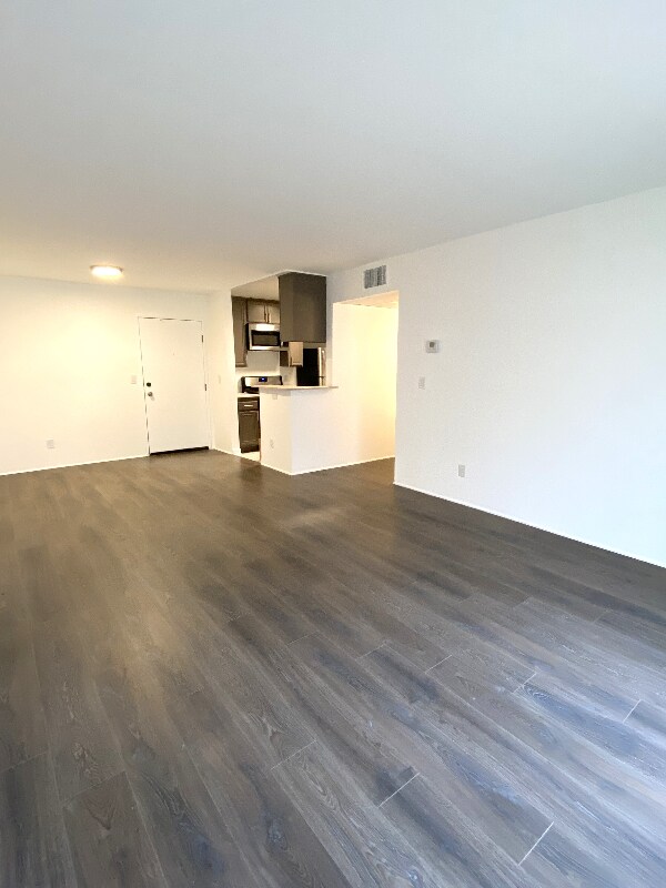 Building Photo - 465 Oak St