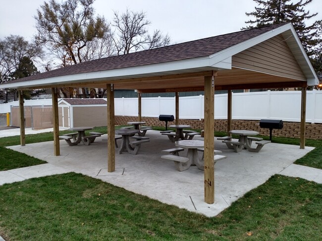 Building Photo - Maplewood Apartments