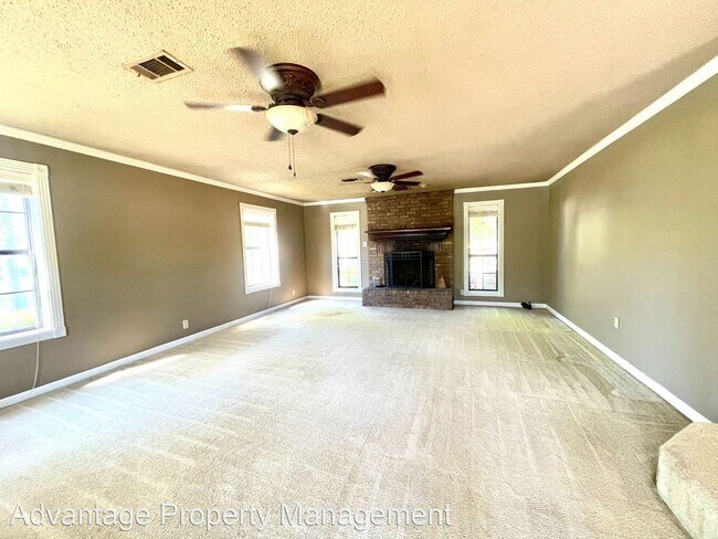 Building Photo - 3 br, 2 bath House - 7 Gerik Ln