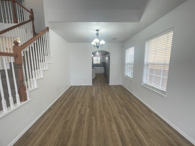 Foto del edificio - 5555 Mansfield Pl NW
