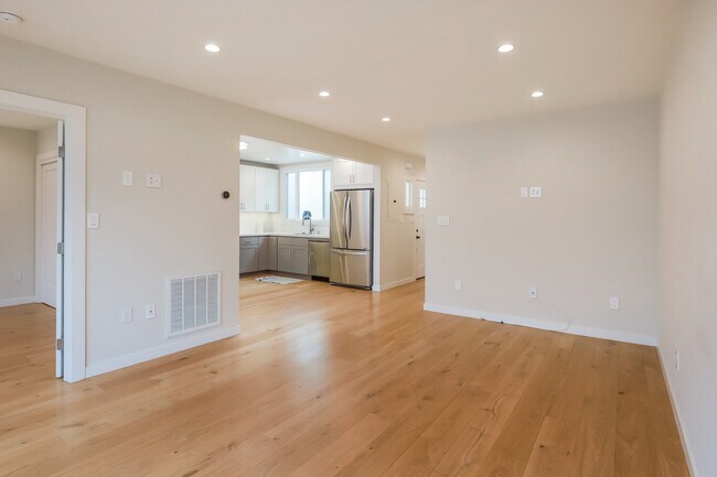 Foto del edificio - 107 Maddux Ave