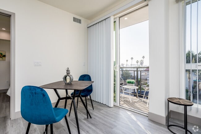 Interior Photo - Lido Apartments - 4847 Oakwood