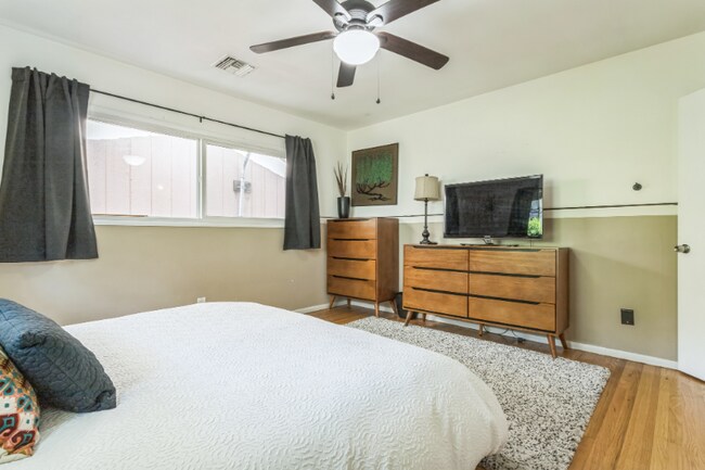 Foto del edificio - 7121 Firmament Ave