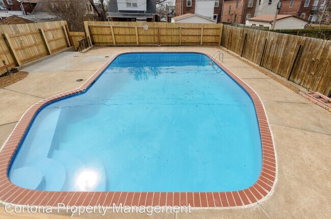 Building Photo - 4 br, 2.5 bath House - 5034 Winona Ave.
