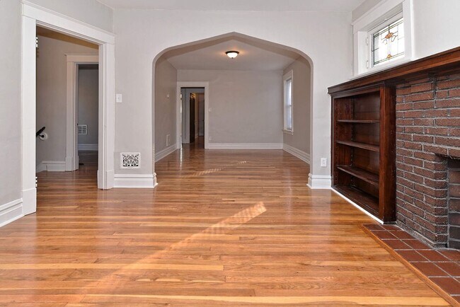 Foto del edificio - 5332 Bancroft Ave