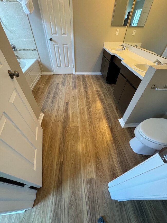 Mast Bathroom Suite - 1643 Elk Spring Dr
