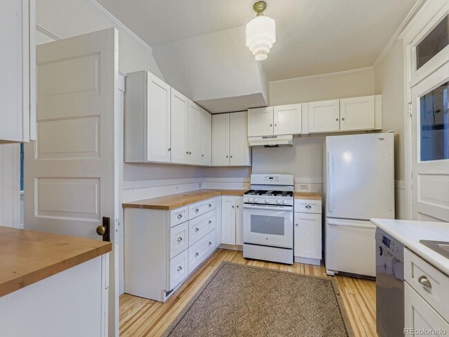 Building Photo - Charming and Historic 3 bedroom home
