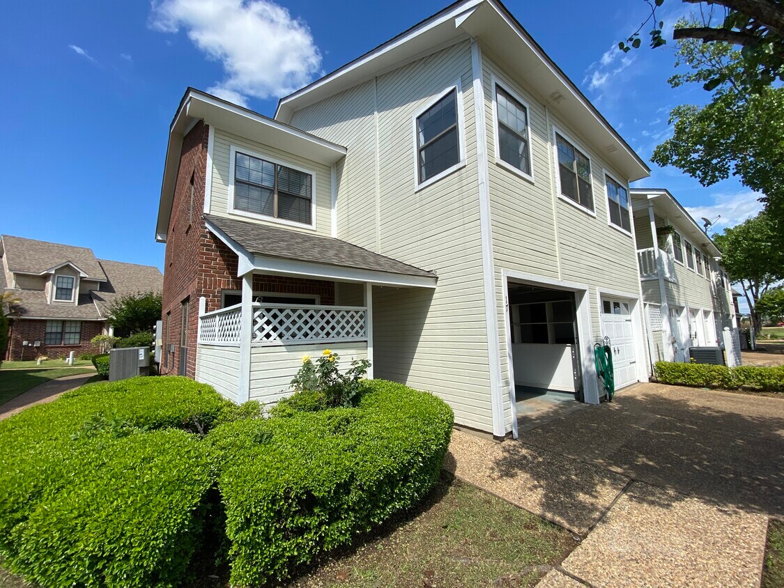 Foto principal - 17 Meadow Creek Dr
