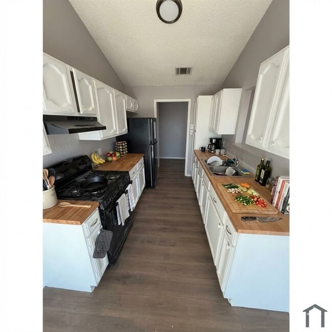 Foto del edificio - 8301 View Ridge Dr