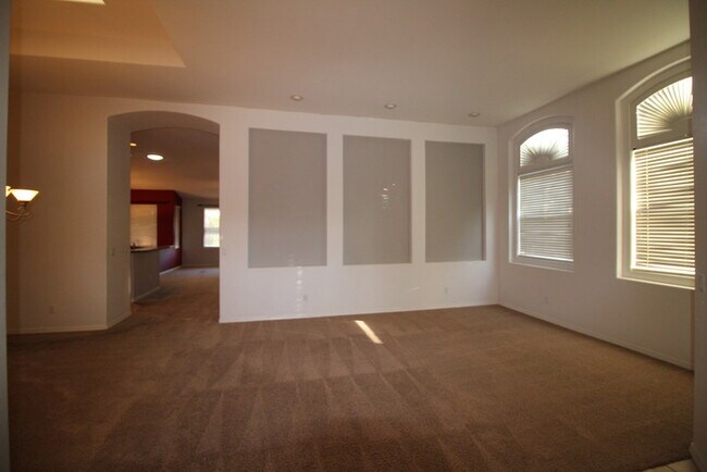 Building Photo - 1556 E Laredo St