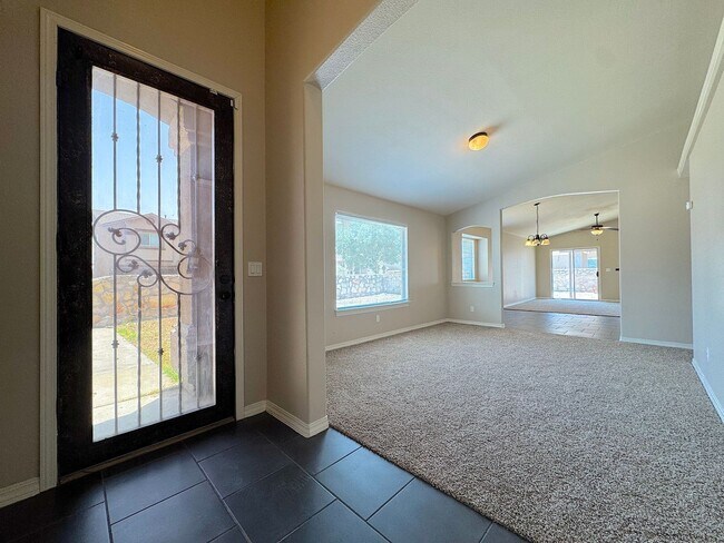 Foto del edificio - 10925 Coyote Ranch Ln