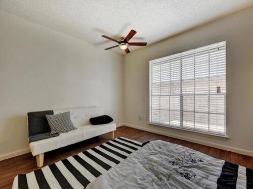 Foto del edificio - 2520 Elmont Dr