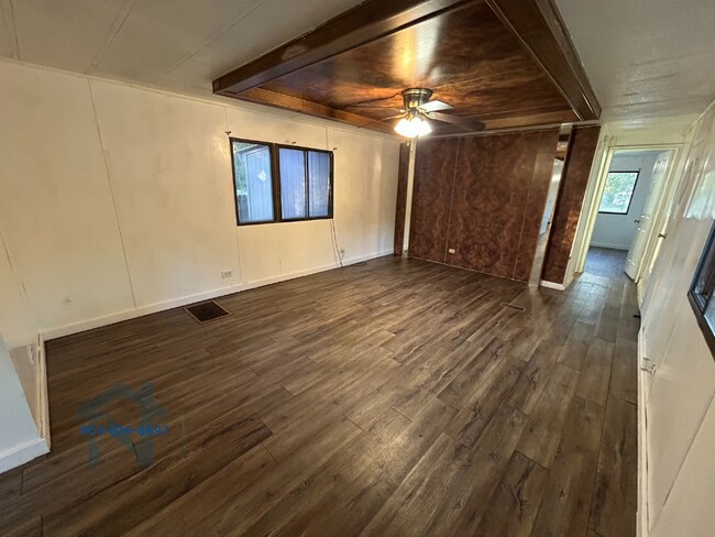 Building Photo - 605 W Taylor St