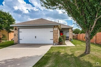 Building Photo - 2800 Coyote Ridge Dr