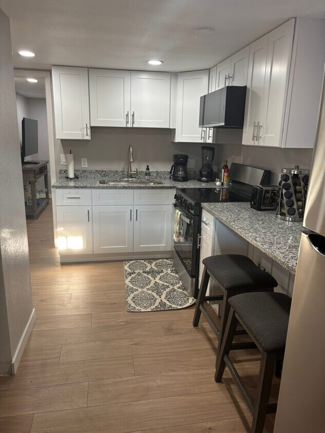 Foto principal - 2220 Nome St