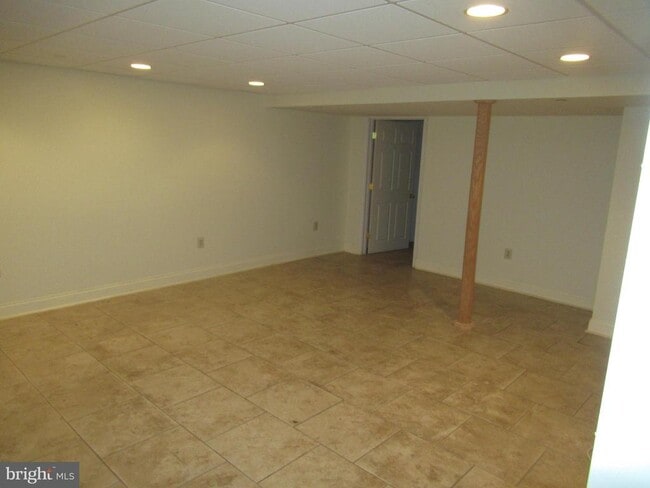 Building Photo - 803 Purple Martin Ct