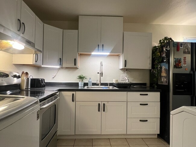 Photo - 768 N Redwood Rd Townhome
