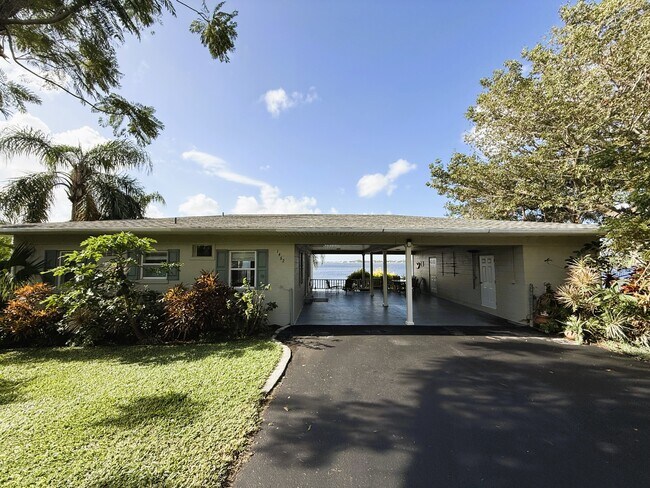 Foto del edificio - 1462 N Crooked Lake Dr