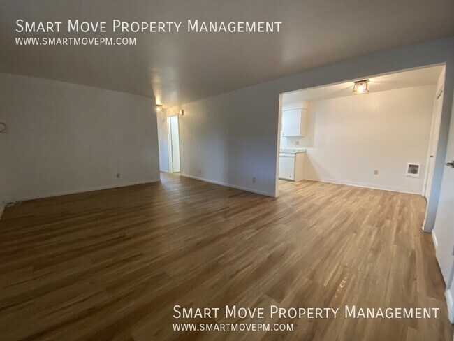 Foto del edificio - 2557 W Targee St