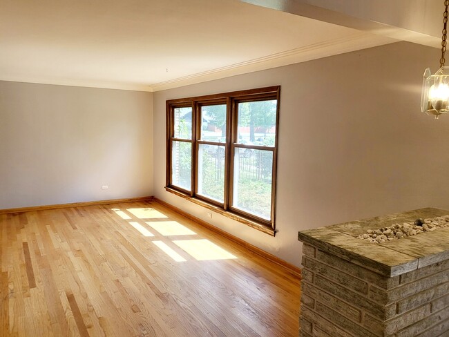 Building Photo - 10312 S Kenneth Ave