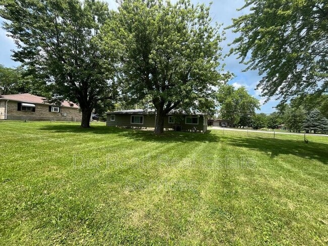 Building Photo - 440 W Wenger Rd