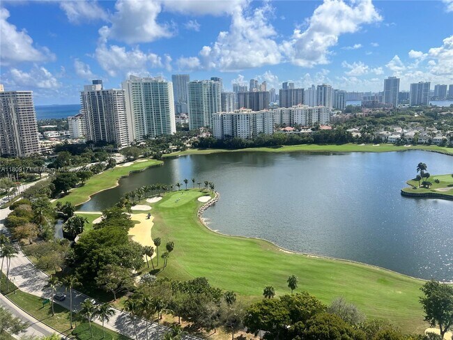 Foto del edificio - 3625 N Country Club Dr