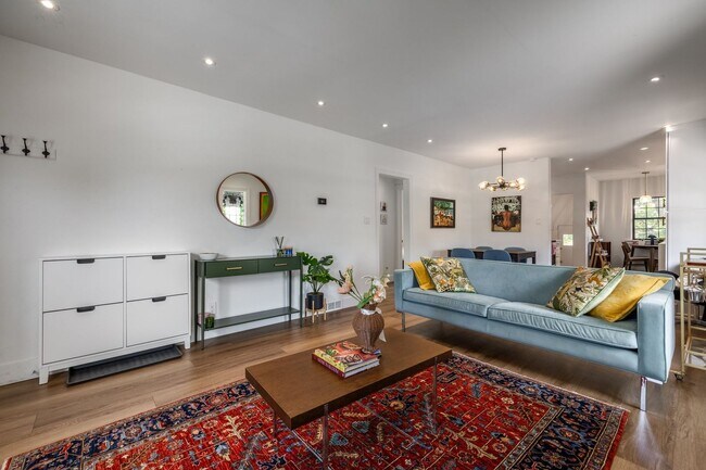 Foto del edificio - Charming 1935 Tudor in 15th & 15th – Renovated with Modern Luxury