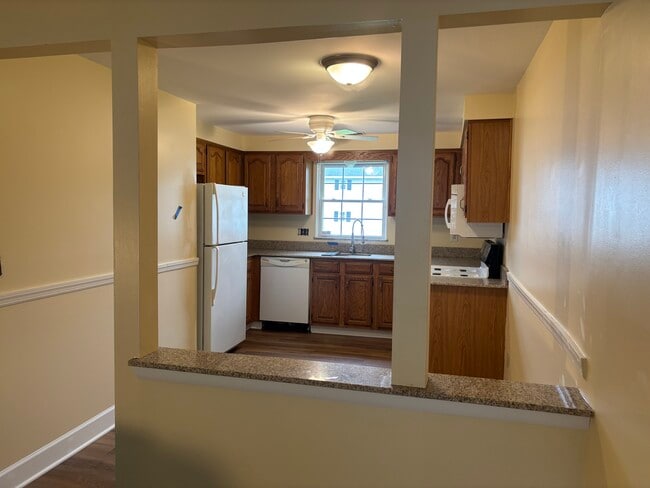 Kitchen & Dinette Area - 32 Chestnut Ct